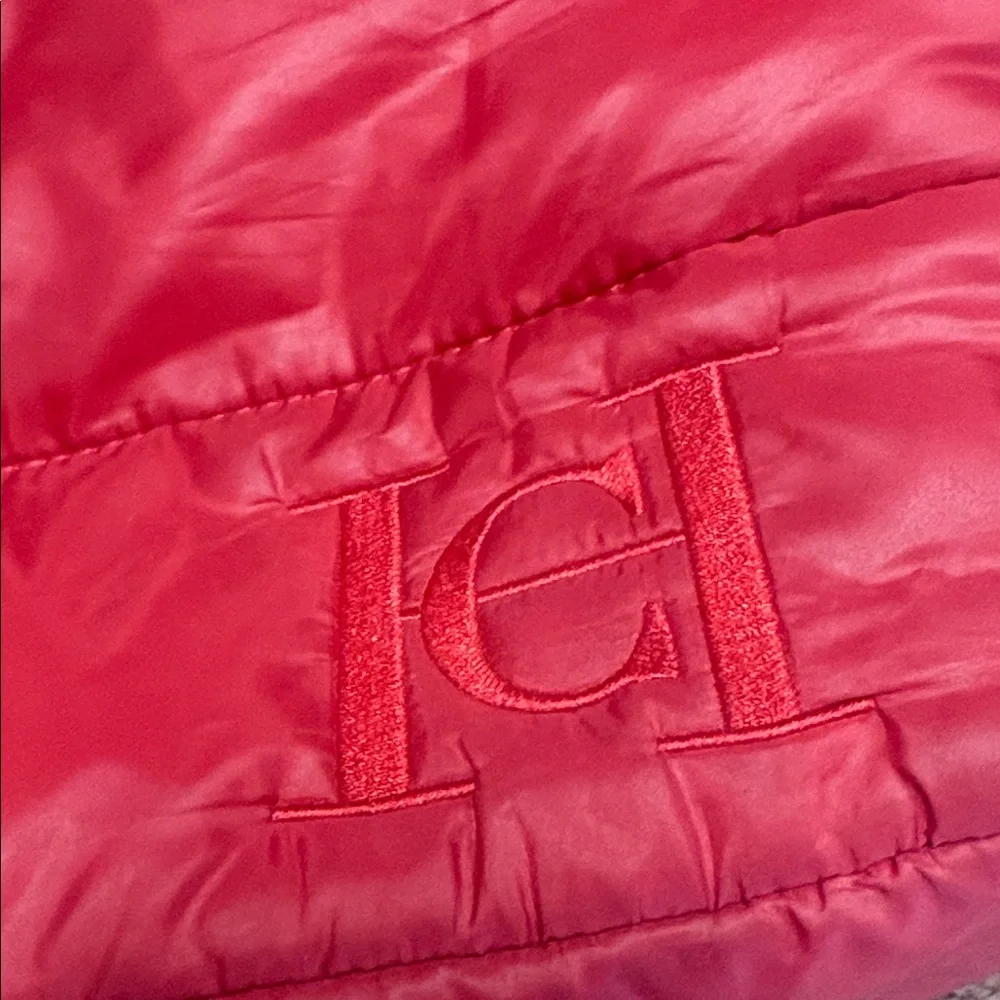 Elegant Red Quilted Tote Bag - Picture 3 of 3